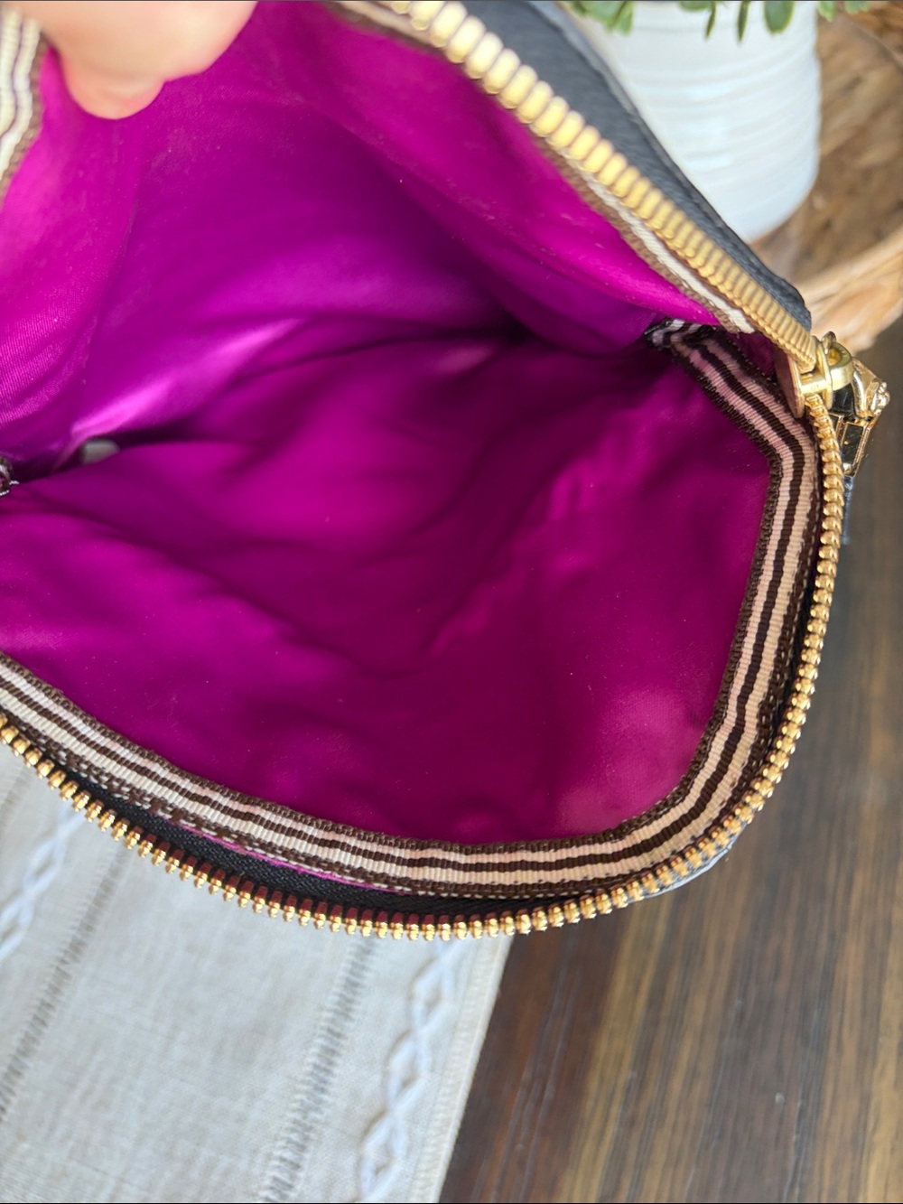 Henri Bendel Debutante Croc embossed Leather Wristlet Clutch with Gold Hardware - Picture 5 of 14
